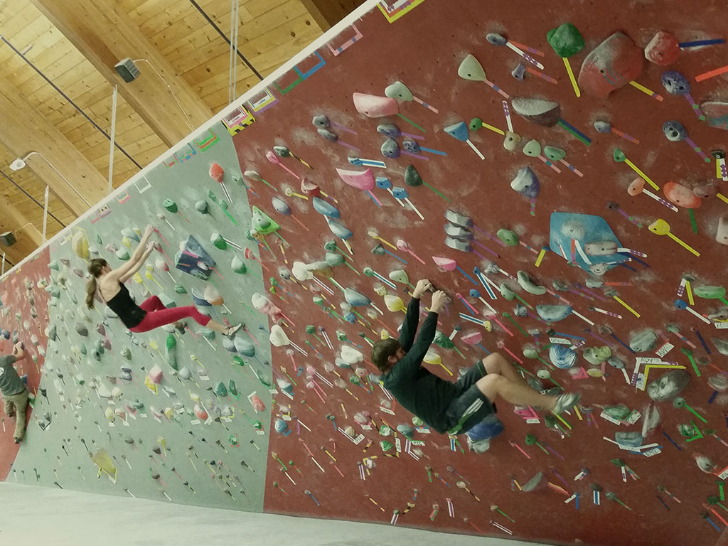 How to Boulder in a Gym Indoor Bouldering Basics Sierra Blog
